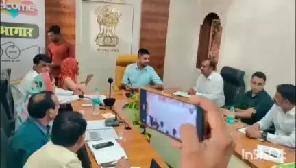 आसीन्द: 5 जून 2025 को गुरुवार को जनसुनवाई ग्राम पंचायत लाछुड़ा मुख्यालय पर हुई, जिसमें जिला कलेक्टर एवं एसडीएम उपस्थित रहे