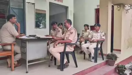 पोठिया: पहाड़कट्टा थाना में अंचल पुलिस निरीक्षक ने की समीक्षा बैठक, दिए आवश्यक दिशा-निर्देश