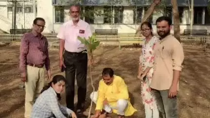 सागर नगर: विश्व पर्यावरण दिवस पर डॉ. हरीसिंह गौर विश्वविद्यालय के दर्शनशास्त्र विभाग द्वारा वृक्षारोपण