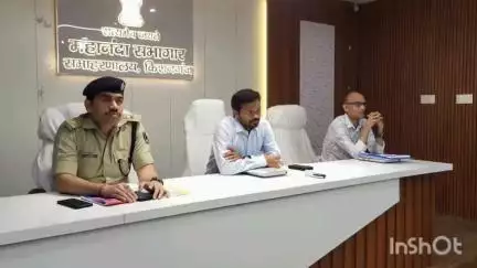 किशनगंज: बकरीद त्यौहार को लेकर डीएम और एसपी ने डीएम कार्यालय के महानंद सभागार में की बैठक
