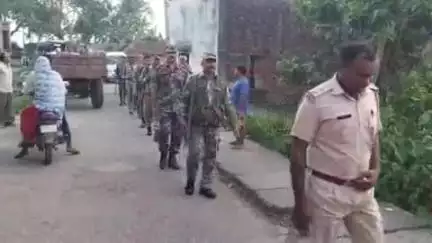 पाकुड़: बकरीद पर्व को लेकर पाकुड़ उपायुक्त व पुलिस अधीक्षक ने गोपीनाथपुर में किया फ्लैग मार्च