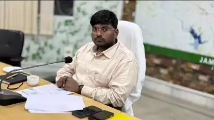 जामताड़ा: समाहरणालय सभागार में उपायुक्त ने की स्वास्थ्य विभाग की समीक्षा बैठक, साफ-सफाई को लेकर दिए निर्देश