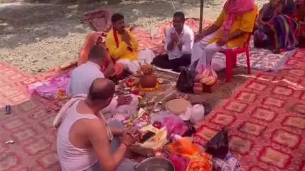 आज़मगढ़: रामपुर गांव में नव मंदिर निर्माण हेतु भूमि पूजन संपन्न, आस्था से उठी आवाज़- अब मंदिर बनेगा रामपुर की पहचान
