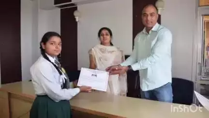 पालमपुर: एसडीएम पालमपुर नेत्रा मैती ने दसवीं और 12वीं कक्षा की परीक्षा में अव्वल आई चार होनहार छात्राओं को किया सम्मानित