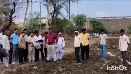 गुना: सकतपुर मेढे रास्ते को खुलवाने के लिए हनुमान टेकरी ट्रस्ट ने जनसुनवाई में की शिकायत, प्रशासन ने की कार्यवाही