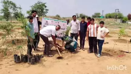 વડગામ: વરસડામાં વિશ્વ પર્યાવણ દિવસે ગામમાં વિવિધ જગ્યાએ 1200 છોડનું વૃક્ષારોપણ કરવામાં આવ્યું