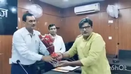 गोपालगंज: कलेक्ट्रेट परिसर में डीएम पवन कुमार सिन्हा से भाजपा व जेडीयू जिलाध्यक्षों ने की मुलाक़ात, हुई चर्चा