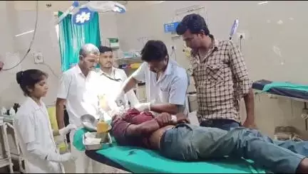 बांसवाड़ा: घाटोल थाना क्षेत्र के सवनीया गांव में कार ने दो बाइक को मारी टक्कर, चार लोग घायल, एमजी अस्पताल में उपचार जारी
