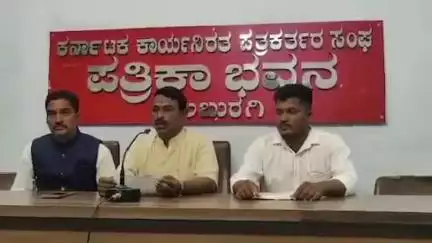 ಕಲಬುರಗಿ: ಕಾಳ್ತುಳಿತ ಅವಘಡಕ್ಕೆ ಸರ್ಕಾರ ನೇರಹೊಣೆ,ಮೃತರ ಕುಟುಂಬಕ್ಕೆ ತಲಾ 25 ಲಕ್ಷ ಪರಿಹಾರ ಕೊಡಿ: ನಗರದಲ್ಲಿ ಈರಣ್ಣಾ ಹಡಪದ