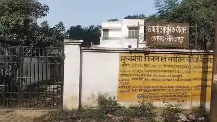 चुनार: नारायणपुर बाईपास त्रिमुहानी के पास ट्रेलर के धक्के से बाइक सवार युवती की हुई मौत