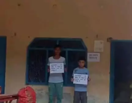बिल्हौर: बिल्हौर में पूर्व प्रधान पर हमले के बाद गांव में दहशत, 34 परिवारों ने घर के बाहर लगाए 'मकान बिकाऊ है' के पोस्टर