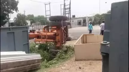 વાઘોડિયા: GIDCમા હાઈડ્રો ક્રેન પલટી મારતા ચાલક ગંભીર રીતે ઘવાતા ICUમાં અતિ નાજુક સ્થિતિમાં સારવાર હેઠળ દાખલ કરાયો