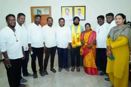 కుప్పం: టిడిపి కార్యాలయంలో ఎమ్మెల్సీ సమక్షంలో వైసీపీ నుండి టీడీపీలో చేరిక
