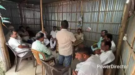 कटिहार: बकरीद को लेकर सहायक थाना परिसर में शांति समिति की बैठक आयोजित, SHO समेत कई अधिकारी रहे मौजूद