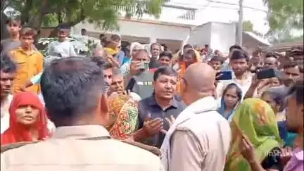 छिबरामऊ: जरियापुरगांव में नाले के निर्माण को लेकर पहुंची टीम का ग्रामीणों ने किया विरोध, टीम को वापस लौटना पड़ा