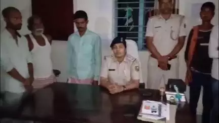 घाट कुसुंभा: बाउघाट थाना क्षेत्र से पांच शराबी गिरफ्तार, न्यायालय में पेश