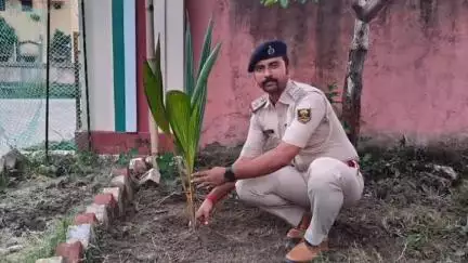 सोनबरसा: सोनवर्षा राज थानाध्यक्ष ने एसपी के निर्देश पर विश्व पर्यावरण दिवस पर किया वृक्षारोपण