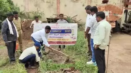 ಬಸವಕಲ್ಯಾಣ: ನಗರದ ನಾರಾಯಣಪುರ ರಸ್ತೆಯಲ್ಲಿರುವ ನಗರಸಭೆ ಕಚೇರಿ ಆವರಣದಲ್ಲಿ ವಿಶ್ವ ಪರಿಸರ ದಿನ ಆಚರಣೆ