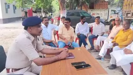 सरैया: सरैया थाना परिसर में बकरीद पर्व को लेकर थाना अध्यक्ष सुभाष मुखिया की अध्यक्षता में शांति समिति की बैठक