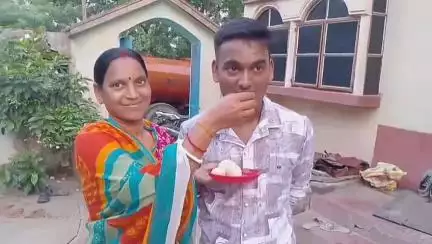 पाकुड़िया: पाकुड़िया के बन्नोग्राम निवासी तेजस्वी यादव 456 अंक लाकर बने जिला टॉपर, बढ़ाया मान