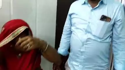 समस्तीपुर: कोरबद्धा टभका गांव में बच्चे को बचाने में बाइक सवार पति-पत्नी जख्मी