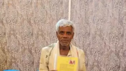 सिहावल: ग्राम डैनिया के बेदखल परिवारों को कलेक्टर ने जारी किया पट्टा