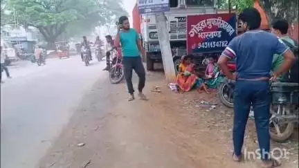 पोड़ैयाहाट: सरकंडा में बालू लदे ट्रैक्टरों की तस्वीरें लेने पर दबंगों ने पत्रकारों पर किया जानलेवा हमला