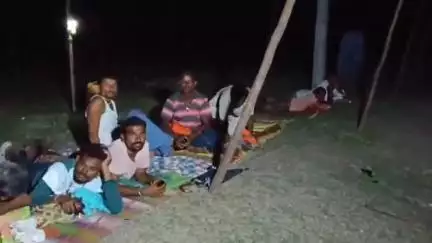 సిర్పూర్ టి: పోడు భూములను వదిలి వెళ్ళం, వంట వార్పు చేసి దిందా పోడు భూములలోనే బస చేసిన రైతులు