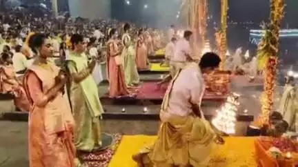 दशाश्वमेध घाट पर गंगा दशहरा महोत्सव का भव्य आयोजन, मंत्री स्वतंत्रदेव भी हुए शामिल