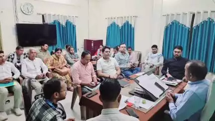 रौन: कोई भी बच्चा टीकाकरण से छूटे नहीं, एसडीएम विजय यादव ने लहार में टीकाकरण अभियान को लेकर बैठक की