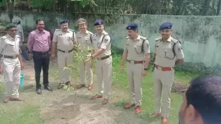 आज विश्व पर्यावरण दिवस के अवसर पर पुलिस उप–महानिरीक्षक, पूर्णिया क्षेत्र, पूर्णिया द्वारा वृक्षारोपण कार्यक्रम आयोजित किया गया, पर्यावरण संरक्षण का संकल्प लिया और पौधारोपण कर समाज को हरियाली और स्वच्छता का संदेश दिया।
