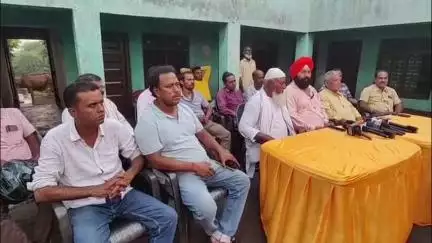 एगारकुंड: निरसा हाईवा परिवहन स्वावलंबी सहकारी समिति चुनाव को लेकर स्थानीय हाइवा एसोसिएशन ने की प्रेस वार्ता