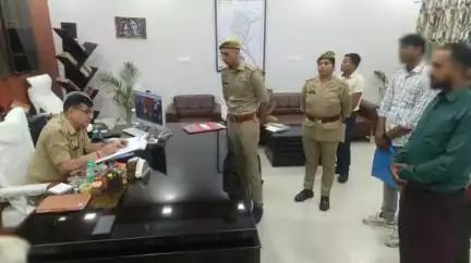 रामपुर: पुलिस अधीक्षक विद्यासागर मिश्र ने पुलिस कार्यालय में जनसुनवाई के दौरान 100 से अधिक फरियादियों की फरियाद सुनी