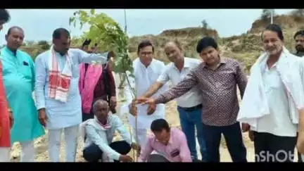 विजयपुर: अंतरराष्ट्रीय पर्यावरण दिवस पर विजयपुर नगर परिषद में "एक पेड़ माँ के नाम" अभियान का आयोजन