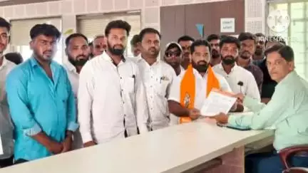 मंठा: शिवसेना उद्धव बाळासाहेब ठाकरे मंठा च्या वतीने नायब तहसीलदार निवेदन