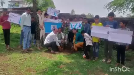 थांदला: थांदला में शासकीय विभागों द्वारा 'एक पेड़ माँ के नाम' अभियान के तहत पौधारोपण कार्यक्रम आयोजित