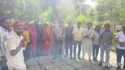 राजसमंद: राजसमंद के श्री आमज माता मंदिर रिछेड़ में तथाकथित लोगों ने पुजारी परिवार को मंदिर से बाहर निकाला, धोखेबाजी का आरोप
