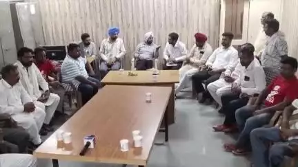 ਫਾਜ਼ਿਲਕਾ: ਸੀ.ਡਬਲਯੂ.ਐਲ.ਯੂ.(ਏਟਕ) ਵੱਲੋਂ ਏਐਲਸੀ ਨਾਲ ਮੀਟਿੰਗ ਚ ਉਸਾਰੀ ਕਿਰਤੀਆਂ ਨੂੰ ਆ ਰਹੀਆਂ ਮੁਸ਼ਕਿਲਾਂ ਦੇ ਹੱਲ ਕਰਨ ਦੀ ਮੰਗ, ਏਐਲਸੀ ਵੱਲੋਂ ਭਰੋਸਾ