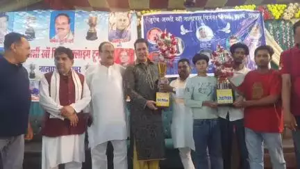 रामपुर: मुहल्ला नाला पार पर आयोजित कबूतर उड़ान पुरस्कार वितरण समारोह में पूर्व विधायक नवाब काज़िम अली खान शामिल हुए