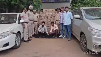 दुर्ग: पुलिस ने अवैध शराब की तस्करी करते दो आरोपियों को गिरफ्तार किया, एक मध्य प्रदेश से और दूसरा बस्तर से