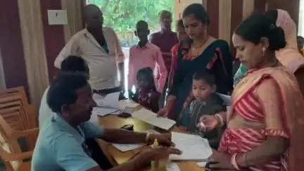 नौतनवा: रतनपुर सभागार में दिव्यांगों का चिन्हांकन कर दिया गया प्रशिक्षण