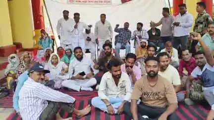 सहारनपुर: नगर निगम में 60 साल से अधिक आयु के सफाई कर्मचारियों को सेवा मुक्त किए जाने से आक्रोश, दूसरे दिन भी धरना जारी #jansamasya