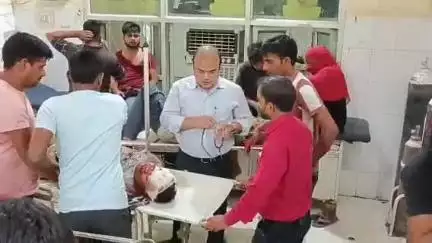 मिश्रिख: खनुआपुर के पास तेज रफ्तार अज्ञात वाहन की टक्कर से बाइक सवार गंभीर रूप से हुआ घायल