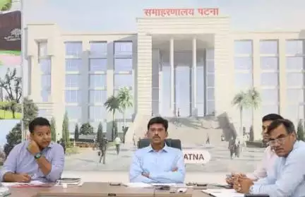 जिला निर्वाचन पदाधिकारी-सह-जिलाधिकारी, पटना द्वारा निर्वाचक सूची के सतत अद्यतीकरण में प्रगति की समीक्षा की गई