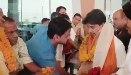 ग्वालियर गिर्द: ग्वालियर पहुंचे केंद्रीय मंत्री ज्योतिरादित्य सिंधिया, एयरपोर्ट पर हुआ जोरदार स्वागत