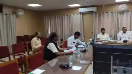 सहारनपुर: सर्किट हाउस में मंडलायुक्त की अध्यक्षता में मंडलीय सड़क सुरक्षा समिति एवं संभागीय परिवहन प्राधिकरण की बैठक सम्पन्न हुई
