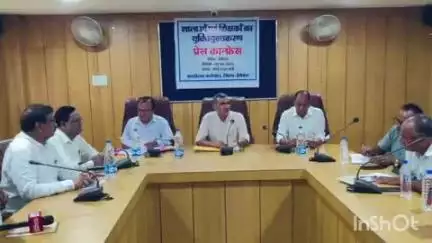 बेरला: बेमेतरा कलेक्ट्रेट में कलेक्टर ने प्रेस कॉन्फ्रेंस में पत्रकारों को बताए युक्तियुक्तकरण के फायदे