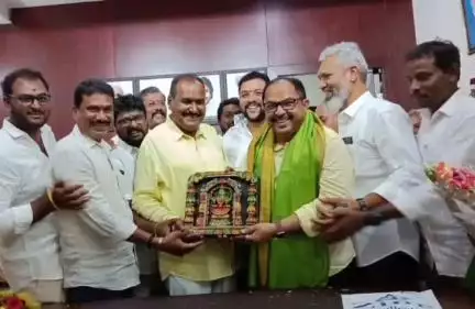 కుప్పం: APEWIDC చైర్మన్‌గా బాధ్యతలు స్వీకరించిన రాజశేఖర్‌కు శుభాకాంక్షలు తెలిపిన మంత్రులు, ఆర్టీసీ వైస్ ఛైర్మన్ మునిరత్నం
