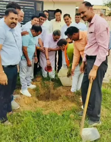 अलवर: विश्व पर्यावरण दिवस पर भाजपा जिला कार्यालय में पौधारोपण कार्यक्रम का आयोजन, जिलाध्यक्ष अशोक गुप्ता रहे उपस्थित