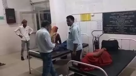 मोठ: विषाक्त पदार्थ के सेवन से महिला की बिगड़ी हालत, गुरसरांय अस्पताल से झांसी किया गया रेफर